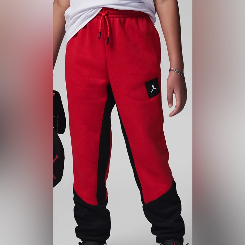 Nike Air Jordan Big Kids Remastered Fleece Pants/Joggers. Boys Large